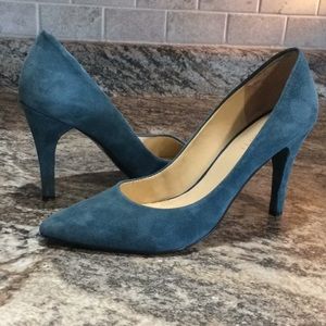 Turquoise suede pumps.